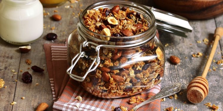 granola con frutta secca: la ricetta da mangiare a colazione