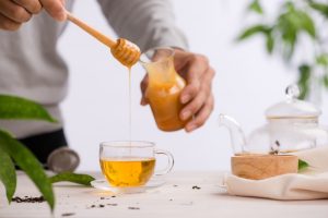 Miele: che cos’è, come viene prodotto, proprietà, benefici e ricette