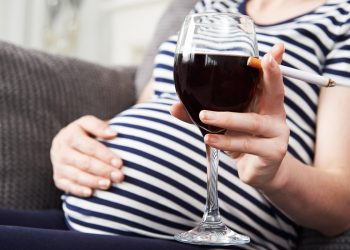 Morte in culla: alcol e fumo dopo il primo trimestre di gravidanza aumentano di 12 volte il rischio