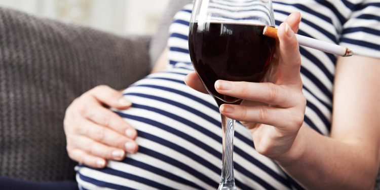 Morte in culla: alcol e fumo dopo il primo trimestre di gravidanza aumentano di 12 volte il rischio