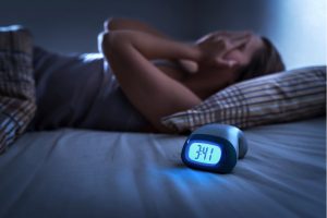Ti svegli spesso la notte? Sei più a rischio di emicrania. Non il giorno successivo, ma due giorni dopo