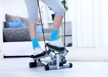 Step: 3 motivi per praticarlo e gli attrezzi per allenarti a casa