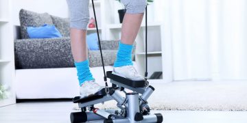 Step: 3 motivi per praticarlo e gli attrezzi per allenarti a casa