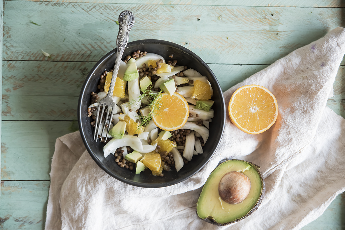 Insalata di arance e lenticchie con finocchi e avocado