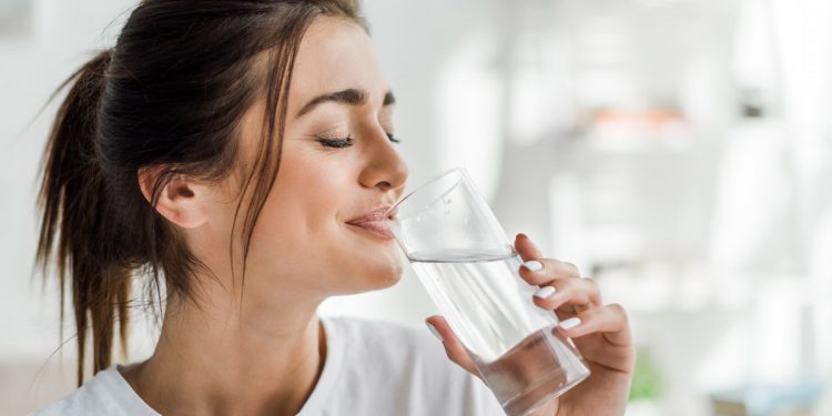 Idratazione: 10 alleati che ti aiutano a bere di più