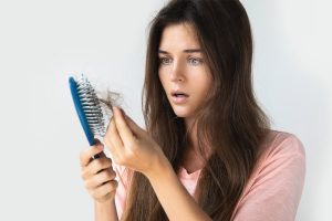 Perdi i capelli? La colpa è anche dell’inquinamento
