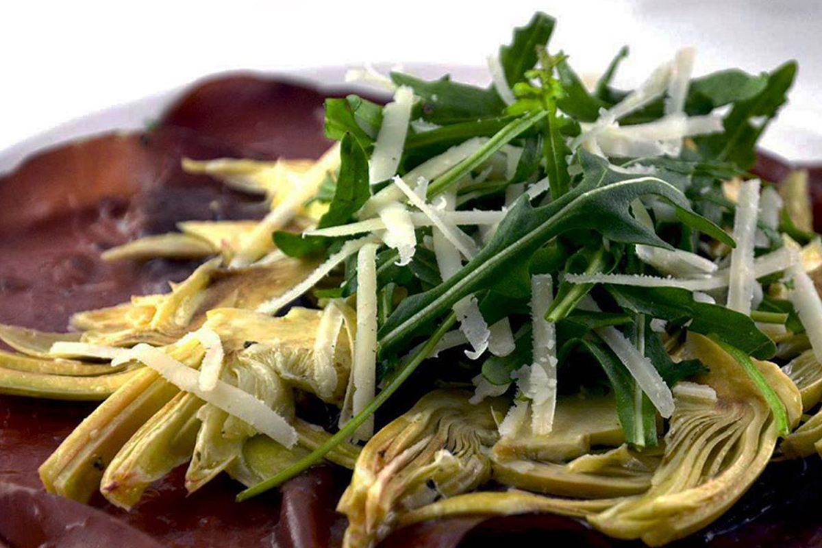 carpaccio di bresaola con insalata di carciofi