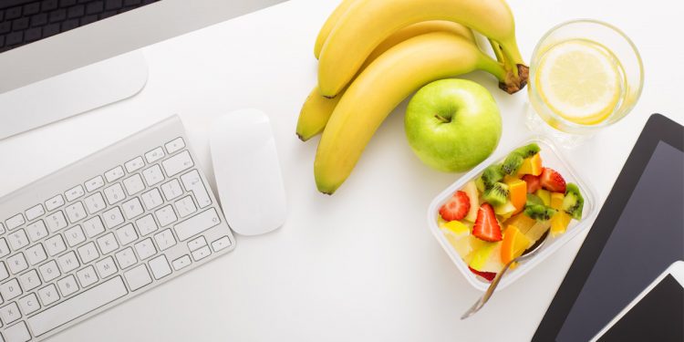 Frutta: è meglio mangiarla ai pasti o lontano dai pasti?