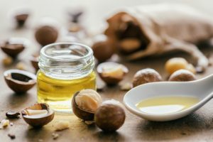 Noci di macadamia: cosa sono, benefici, valori nutrizionali, controindicazioni e usi in cucina