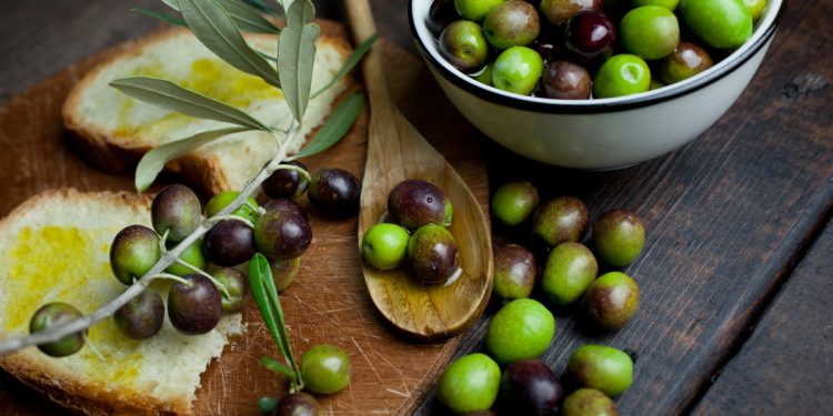 Olive, contengono idrossitirosolo, che fa bene al cervello