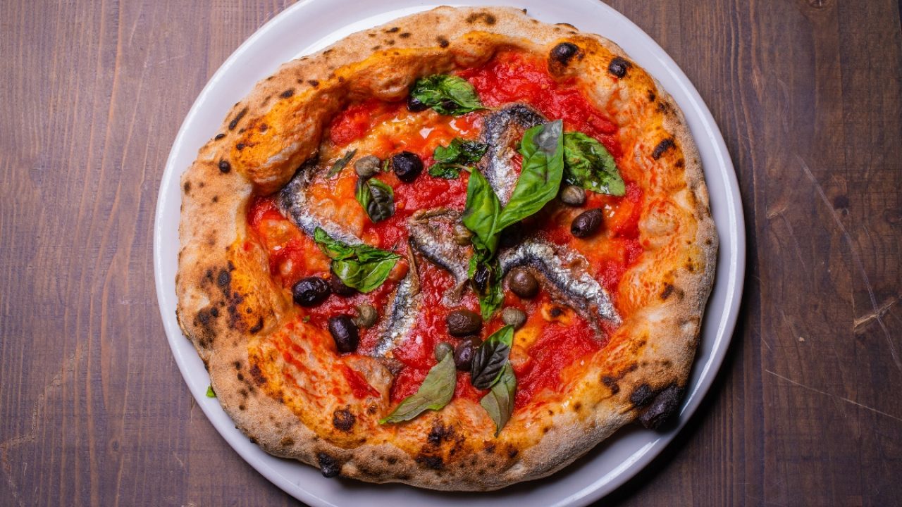 Pizza marinara, una ricetta leggera e gustosa - Melarossa