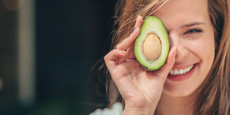 Un avocado al giorno riduce il rischio di declino cognitivo legato a sovrappeso e obesità