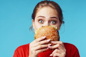 Il cibo spazzatura danneggia la memoria. La conseguenza? Più voglia di junk food