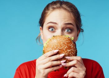 Il cibo spazzatura fa male alla memoria. Il risultato? Abbiamo ancora più voglia di junk food