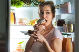Quarantena e cibo: i consigli della psicologa per gestire l’alimentazione e la fame nervosa