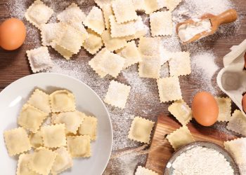 Coronavirus: la farina è il prodotto più acquistato dagli italiani. 12 ricette di pasta, pane, pizza e dolci fatti in casa