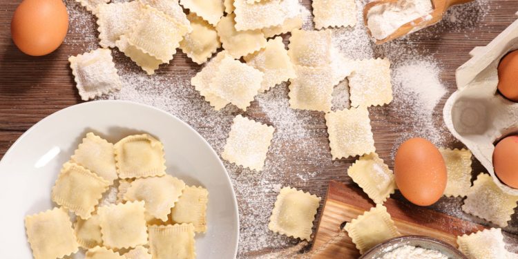 Coronavirus: la farina è il prodotto più acquistato dagli italiani. 12 ricette di pasta, pane, pizza e dolci fatti in casa