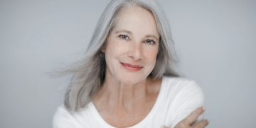 primo piano di una donna sui 50 anni