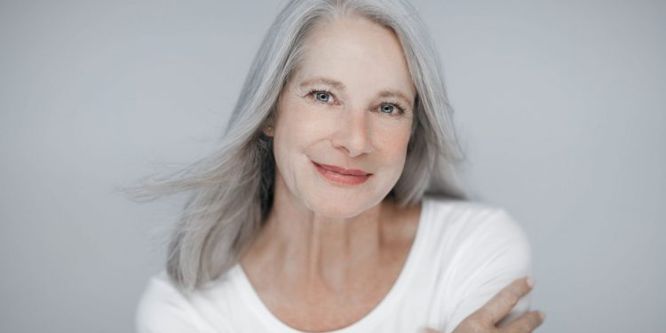 primo piano di una donna sui 50 anni