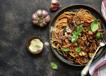 pasta alla Norma con pomodori e tofu