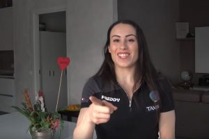 Olimpiadi rinviate, ma la ginnasta azzurra Vanessa Ferrari non smette di allenarsi. Prova il suo workout casalingo!