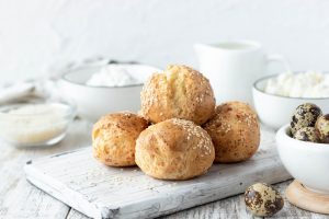 Bignè con crema pasticcera senza glutine e senza lattosio