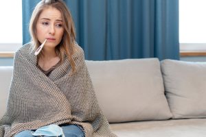 Coronavirus: come riconoscere i veri sintomi? L’esercizio da fare a casa per capire se hai l’affanno