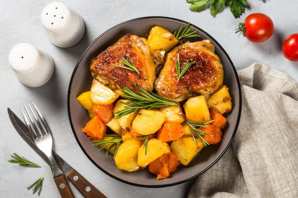 Pollo al forno con patate, un secondo piatto amato da grandi e piccini 2 pollo al forno con patate