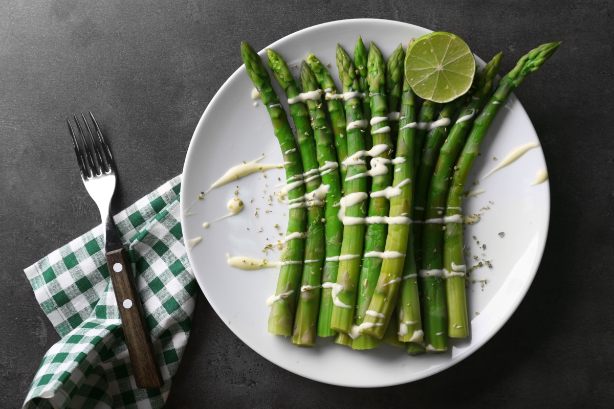 Ricette con asparagi: asparagi al burro e parmigiano