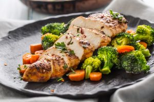 Ricette con pollo: le idee migliori e come cucinarlo