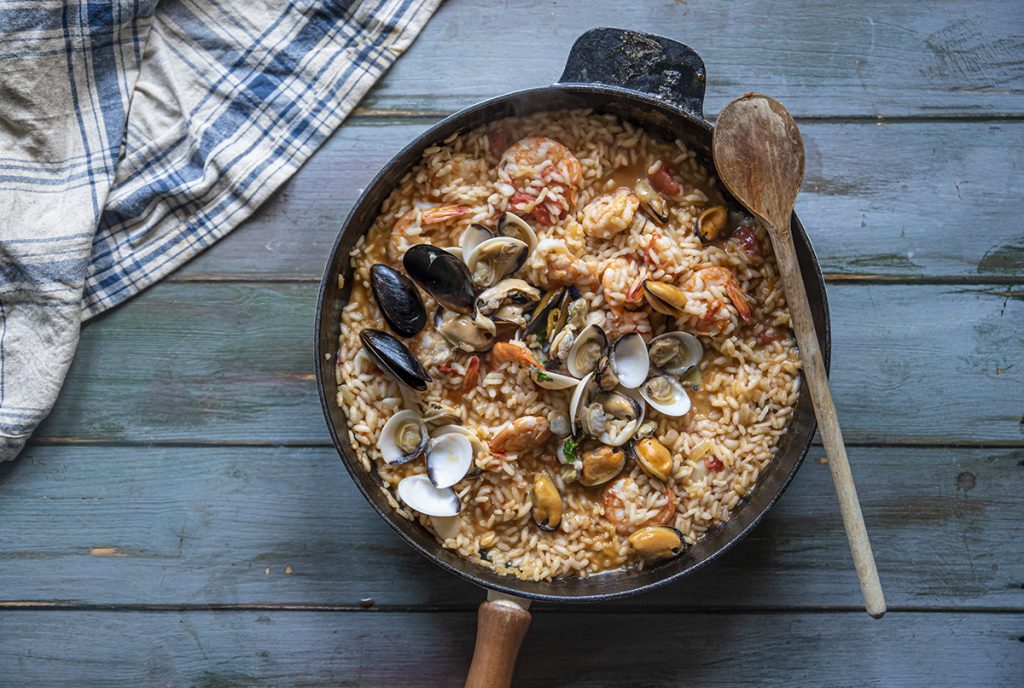 risotto alla pescatora vongole, gamberi e seppie