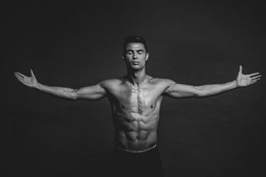 Coronavirus, Ronaldo lancia la sfida degli addominali: mettiti alla prova anche tu!