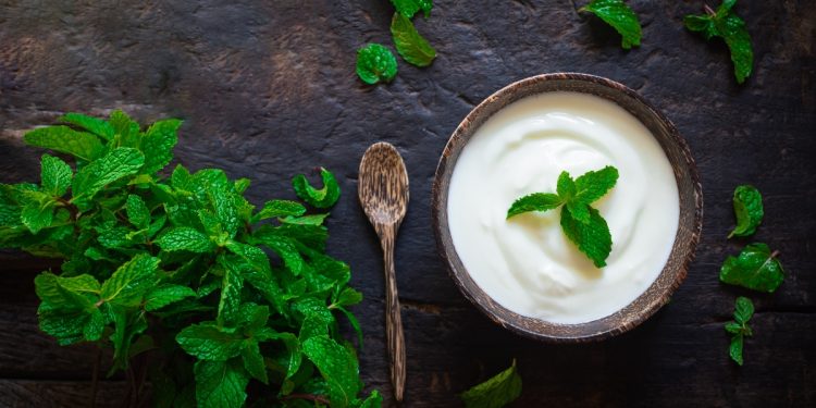 yogurt greco: benefici, valori nutrizionali e ricette veloci