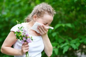 Allergie stagionali: 2 litri d’acqua al giorno aiutano a contrastarle