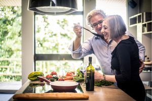 Un anno di dieta mediterranea sviluppa i batteri intestinali “buoni” e fa invecchiare in salute