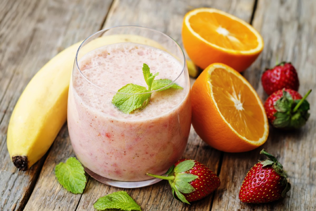 smoothie fragole, banane e arance