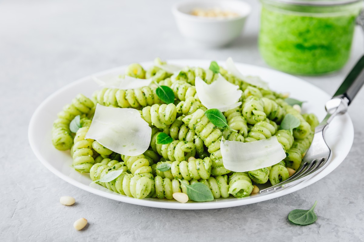 fusilli con pesto di rucola e yogurt