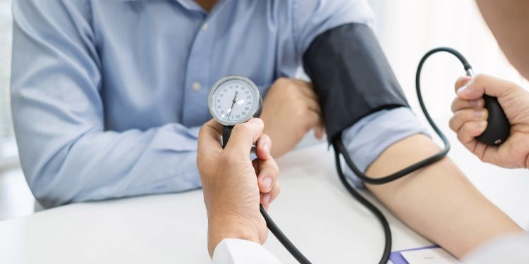Ipertensione: tenere sotto controllo la pressione riduce il rischio di demenza e declino cognitivo