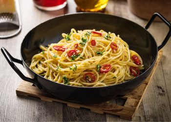 calorie della pasta: un piatto di pasta aglio olio e peperoncino