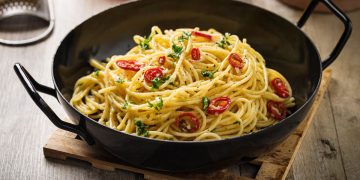 calorie della pasta: un piatto di pasta aglio olio e peperoncino
