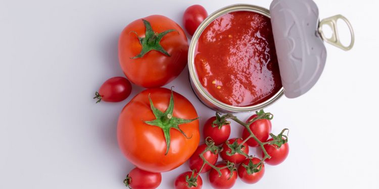 Test su 15 polpe di pomodoro: pochi pesticidi ma troppa acqua