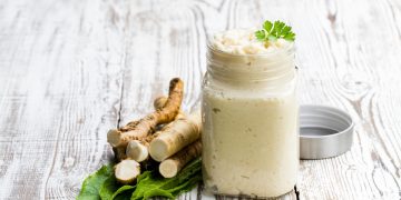 Un barattolo con della salsa di rafano