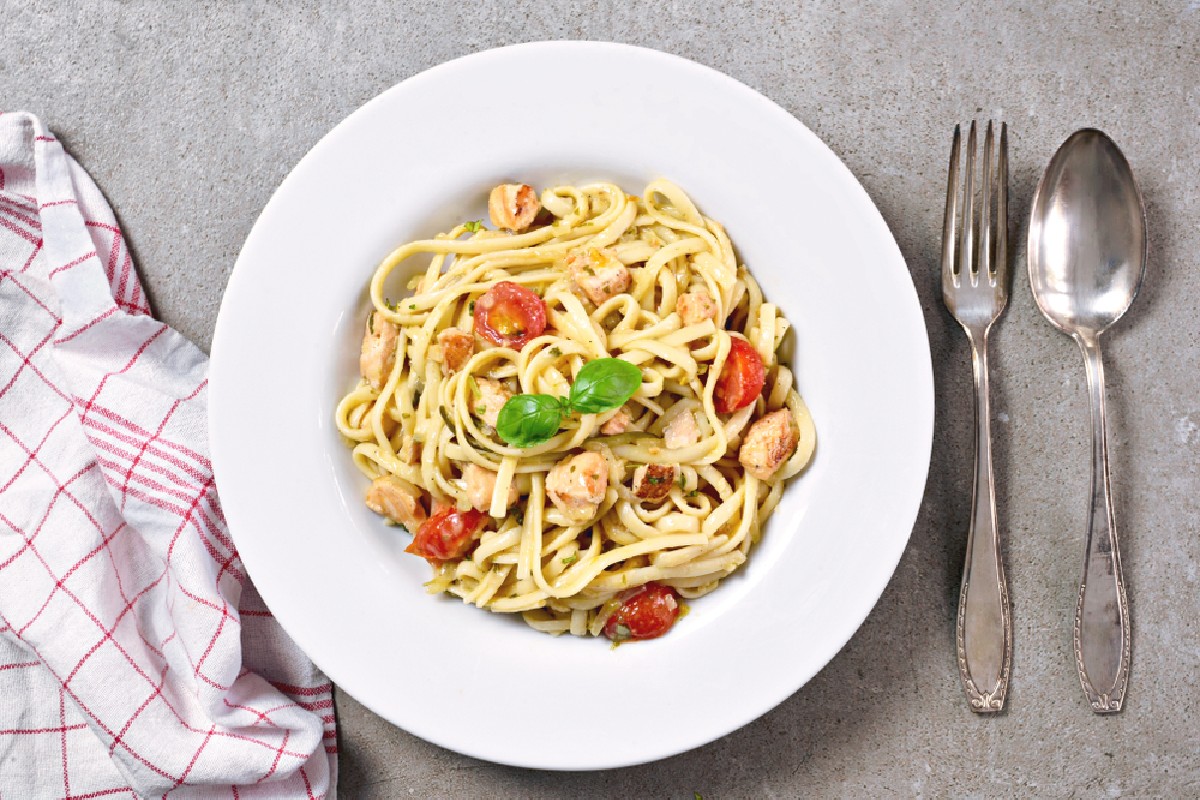ricette con pomodoro, linguine con pomodorini e verdesca