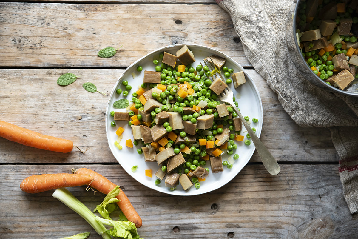 spezzatino seitan con piselli