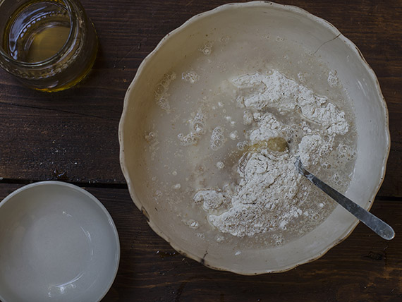 1pizza impasto integrale farine lievito acqua miele ciotola