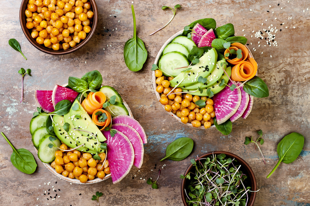 Bowl, il piatto unico in ciotola: ingredienti, come prepararla, proprietà nutrizionali, consigli per inserirla nella tua alimentazione e due ricette