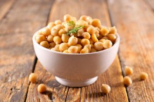 Ricette con ceci: semplici e sane, dall’hummus al polpettone