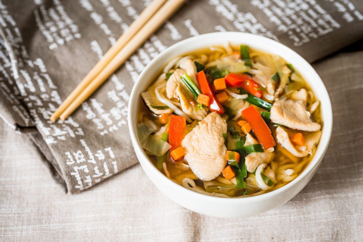 zuppa thailandese con pollo e citronella