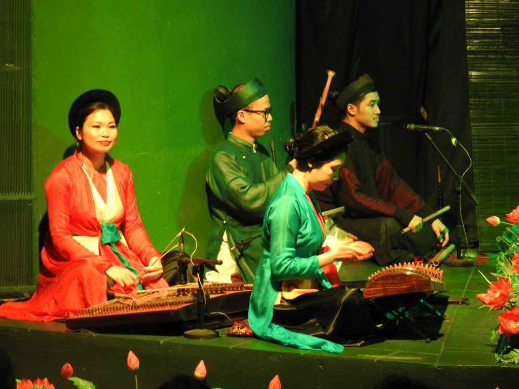 hanoi spettacolo di marionette sullacqua 1