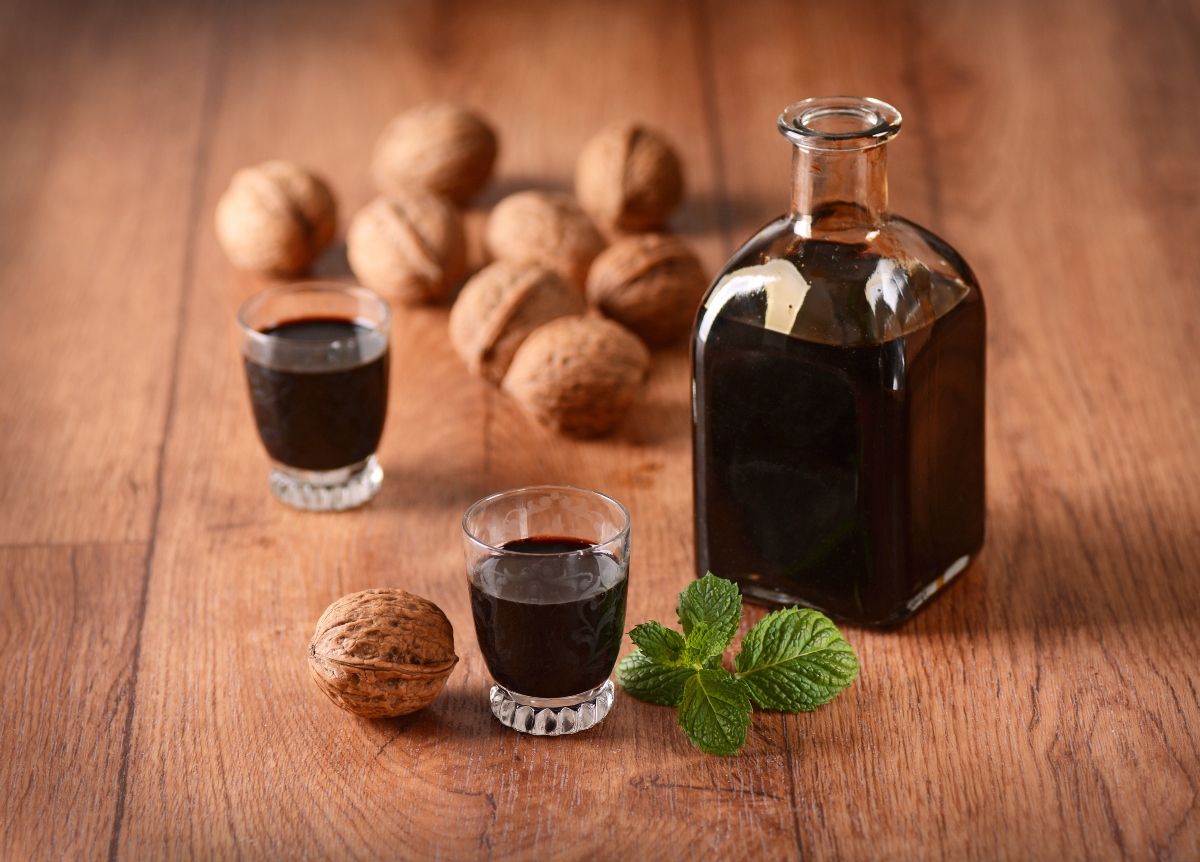 Il nocino, il liquore delle streghe: la ricetta secondo la ...